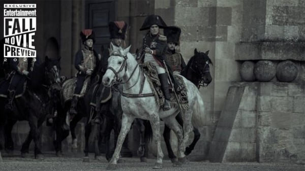 Хоакин Феникс атакует Россию на новых кадрах из фильма «Наполеон»