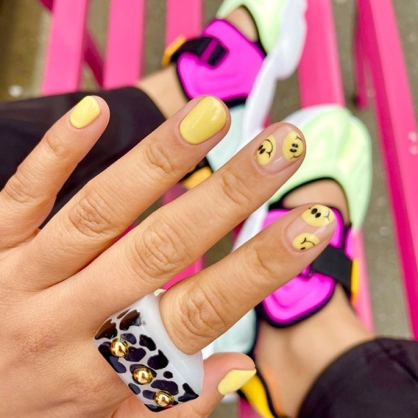 Желтый одуванчик: новый трендовый оттенок маникюра, с которым будет легче пережить эту осень