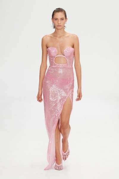 Откровенно говоря: как показ Nensi Dojaka отразил главную тенденцию сезона Откровенно говоря: как показ Nensi Dojaka отразил главную тенденцию сезона