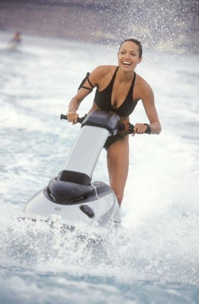 10 культовых кинокупальников: какие бикини стали легендарными