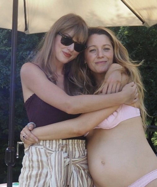 Первые личные фотографии беременной Блейк Лайвли