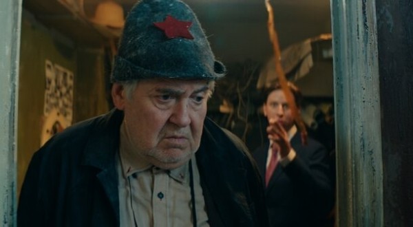 Забытый художник Юрий Стоянов оказывается гением в трейлере комедии «Пять процентов»