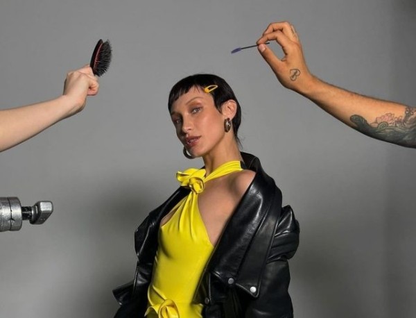 Желтый одуванчик: новый трендовый оттенок маникюра, с которым будет легче пережить эту осень