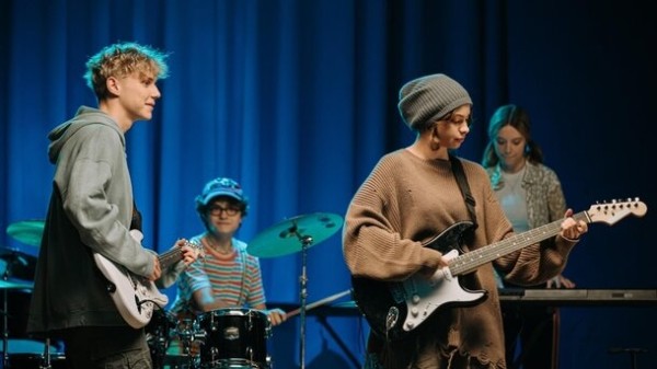 Что смотреть на выходных: спин-офф «Пацанов», «Синий жук» от DC и целых четыре новых фильма Уэса Андерсона Что смотреть на выходных: спин-офф «Пацанов», «Синий жук» от DC и целых четыре новых фильма Уэса Андерсона