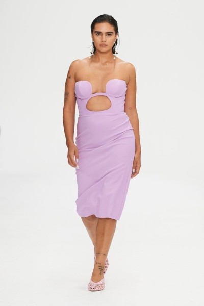 Откровенно говоря: как показ Nensi Dojaka отразил главную тенденцию сезона Откровенно говоря: как показ Nensi Dojaka отразил главную тенденцию сезона