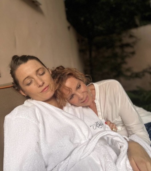 Первые личные фотографии беременной Блейк Лайвли