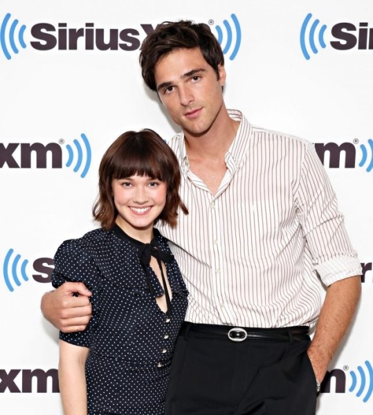 Новые кадры «Присциллы» с Джейкобом Элорди и Кейли Спейни Новые кадры «Присциллы» с Джейкобом Элорди и Кейли Спейни