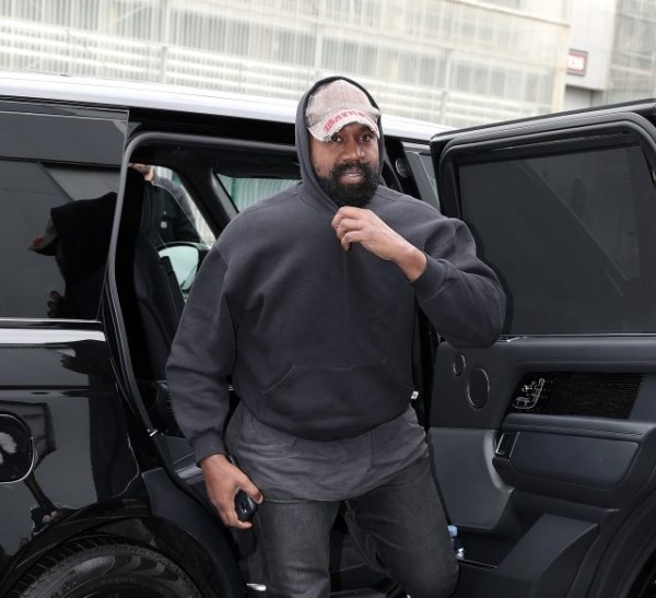 Журнал Vogue отказывается от сотрудничества с Канье Уэстом Журнал Vogue отказывается от сотрудничества с Канье Уэстом