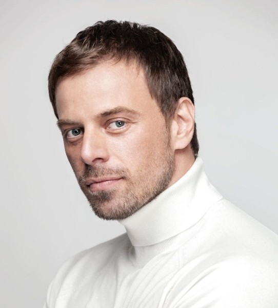 Возможны осадки и испорченная укладка: 5 советов, как сохранить прическу в дождь