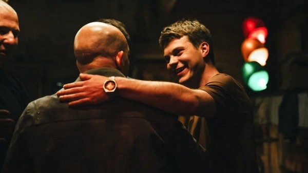 Бандиты из 90-х осваиваются в современной Москве в трейлере сериала «Отмороженные» Бандиты из 90-х осваиваются в современной Москве в трейлере сериала «Отмороженные»