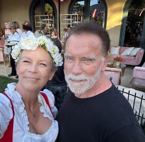 Вспомнить все: Арнольд Шварценеггер и Джейми Ли Кертис воссоединились спустя 30 лет Вспомнить все: Арнольд Шварценеггер и Джейми Ли Кертис воссоединились спустя 30 лет