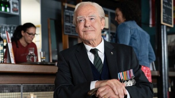 Ветеран войны Пирс Броснан отправляется почтить боевых товарищей в трейлере фильма «Последний стрелок» Ветеран войны Пирс Броснан отправляется почтить боевых товарищей в трейлере фильма «Последний стрелок»