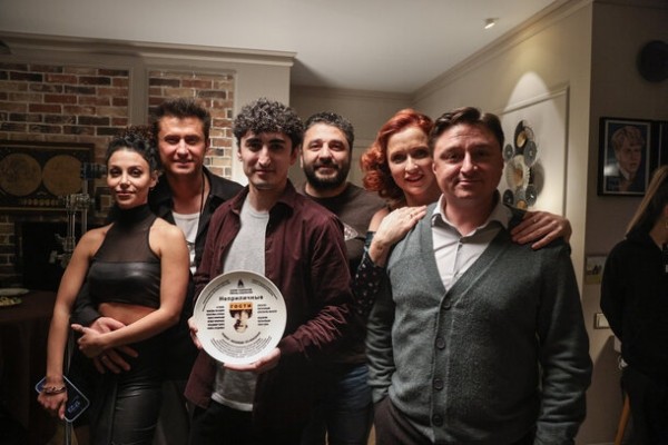 Павел Прилучный и его жена Зепюр Брутян сыграют в комедии «Неприличные гости»