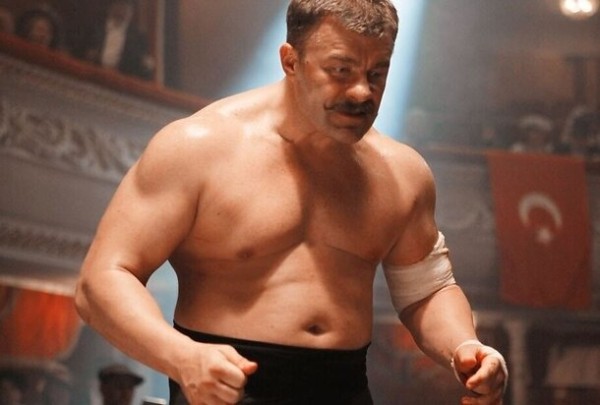 От бандита до агента национальной безопасности: 5 лучших ролей Михаила Пореченкова 