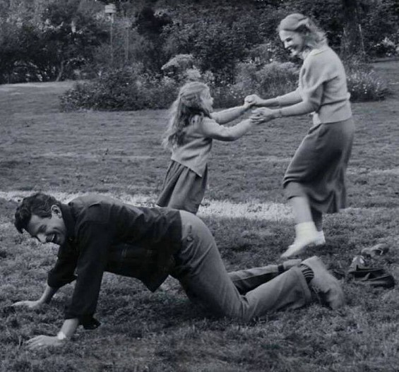 Дочь Ирины Шейк и Брэдли Купера дебютировала в кино Дочь Ирины Шейк и Брэдли Купера дебютировала в кино