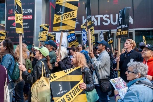 Киноитоги-2023: главные фильмы, звезды и скандалы Киноитоги-2023: главные фильмы, звезды и скандалы