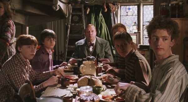 От сливочного пива до тыквенных пирожков: 5 блюд из «Гарри Поттера», которые можно приготовить на Новый год