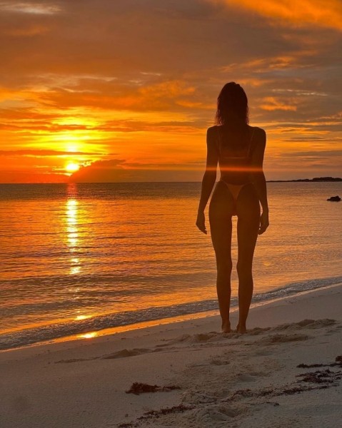 Самые сексуальные фотографии Ирины Шейк в купальнике, на которые можно смотреть бесконечно