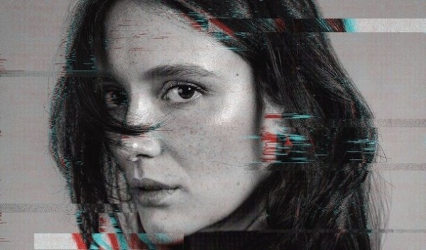 Девушка становится одержима изощренным серийным убийцей в трейлере триллера «Красные комнаты» Девушка становится одержима изощренным серийным убийцей в трейлере триллера «Красные комнаты»