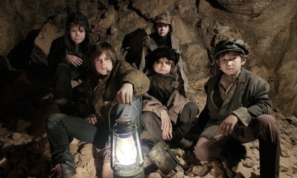 Мальчик переносится во времена Великой отечественной войны в трейлере фильма «Отряд светлячков»