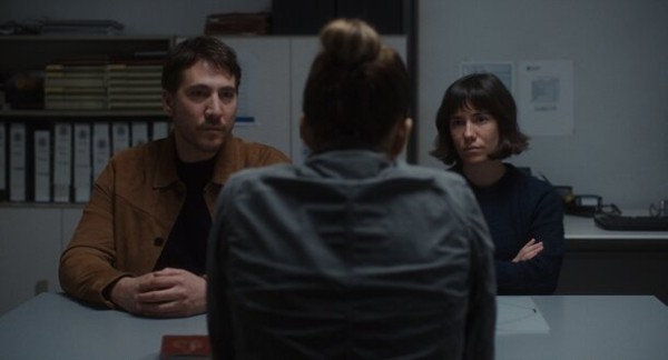 Молодая пара подвергается допросу в трейлере психологического триллера «Границы безумия» Молодая пара подвергается допросу в трейлере психологического триллера «Границы безумия»