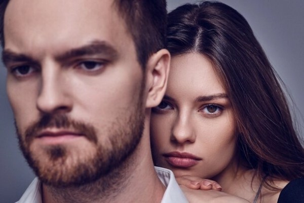 Никита Волков предлагает сделку Лиане Грибе в трейлере сериала «Постучись в мою дверь в Москве» Никита Волков предлагает сделку Лиане Грибе в трейлере сериала «Постучись в мою дверь в Москве»