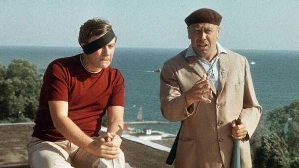 «Мосфильм» выпустит в повторный прокат «Бриллиантовую руку» и другие классические фильмы