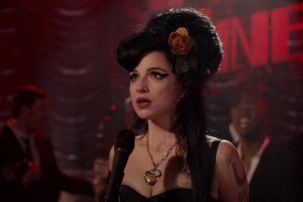 Эми Уайнхаус становится звездой в трейлере байопика «Возвращаюсь к нормальной жизни» Эми Уайнхаус становится звездой в трейлере байопика «Возвращаюсь к нормальной жизни»