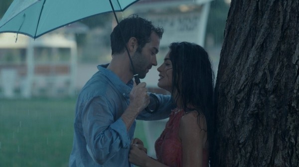 Запутанная история любви в Каппадокии: о чем новый сериал «Сапфир»?