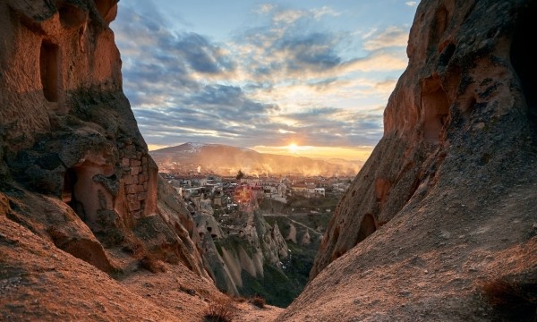 Запутанная история любви в Каппадокии: о чем новый сериал «Сапфир»?