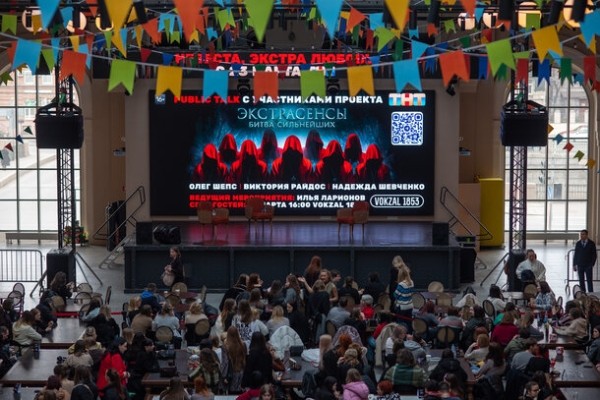 Олег Шепс, Виктория Райдос и Илья Ларионов провели публичное выступление в Санкт-Петербурге Олег Шепс, Виктория Райдос и Илья Ларионов провели публичное выступление в Санкт-Петербурге