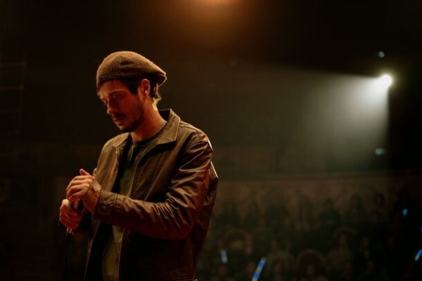 Супергерой Тихон Жизневский противостоит новому могучему злодею в трейлере «Майора Грома: Игра»