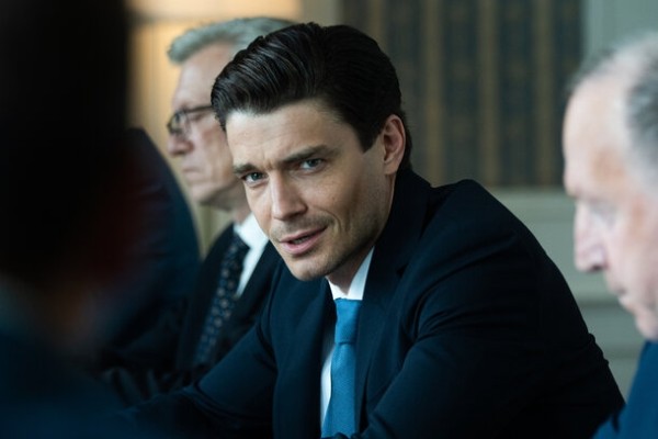 Максим Матвеев становится подсадным кандидатом на выборах в трейлере сериала «Спойлер» Максим Матвеев становится подсадным кандидатом на выборах в трейлере сериала «Спойлер»