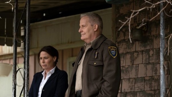 Коп Джефф Дэниелс ведет дела в умирающем городке в трейлере второго сезона «Американской ржавчины»
