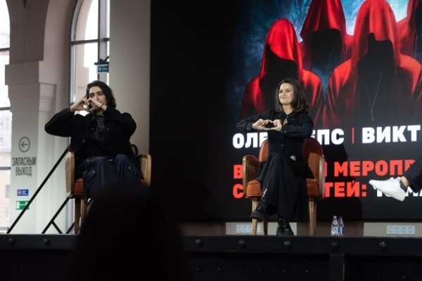 Олег Шепс, Виктория Райдос и Илья Ларионов провели публичное выступление в Санкт-Петербурге Олег Шепс, Виктория Райдос и Илья Ларионов провели публичное выступление в Санкт-Петербурге
