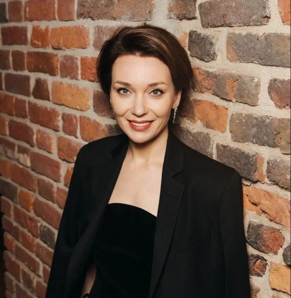 По душам с героем светской хроники: Евгения Милова о том, как не «сесть в лужу» и соблюсти дресс-код мероприятия