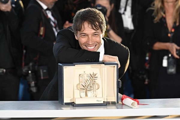 &laquo;Анора&raquo;: Рецензия Киноафиши