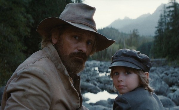 «Мертвые не причиняют боли»: Рецензия Киноафиши