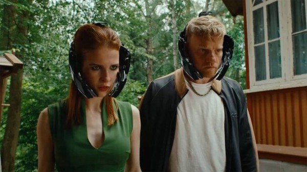 Пришелец принимает облик школьника в трейлере приключенческого фильма «Пираты галактики Барракуда»