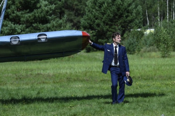 Виктор Добронравов берет под свое крыло медвежонка в тизере фильма «Пальма 2»