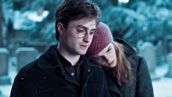 Эмма Уотсон и Дэниел Рэдклифф ненавидели эту сцену из "Гарри Поттера" (с поцелуем она никак не связана)