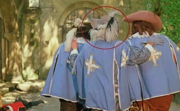 Дело в шляпе: этот киноляп в фильме "Д'Артаньян и три мушкетёра" не замечали 45 лет 