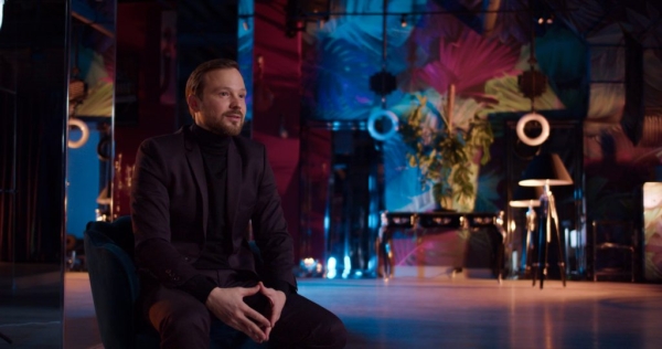 Время абсолютной свободы и беспредела: премьера документального сериала «Нулевые» Сергея Минаева