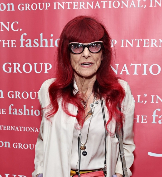 Кто сделал из Кэрри Брэдшоу и Уэнсдэй Аддамс икон стиля? 5 самых знаменитых художников по костюмам, работы которых вошли в историю моды