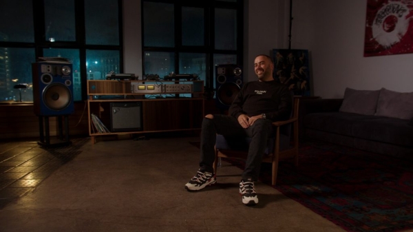 Время абсолютной свободы и беспредела: премьера документального сериала «Нулевые» Сергея Минаева