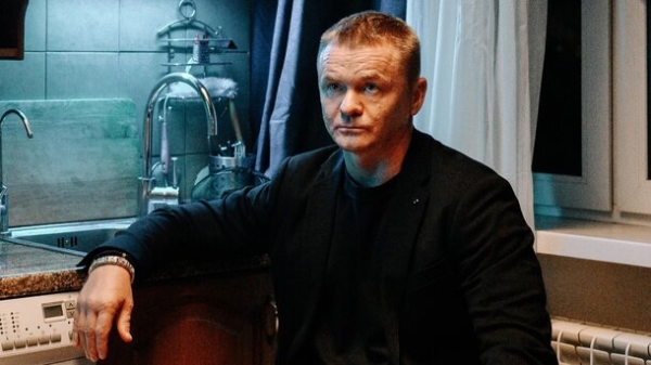 Олигарх Владимир Сычев нанимает коуча-неудачника в трейлере сериала «Успешный»