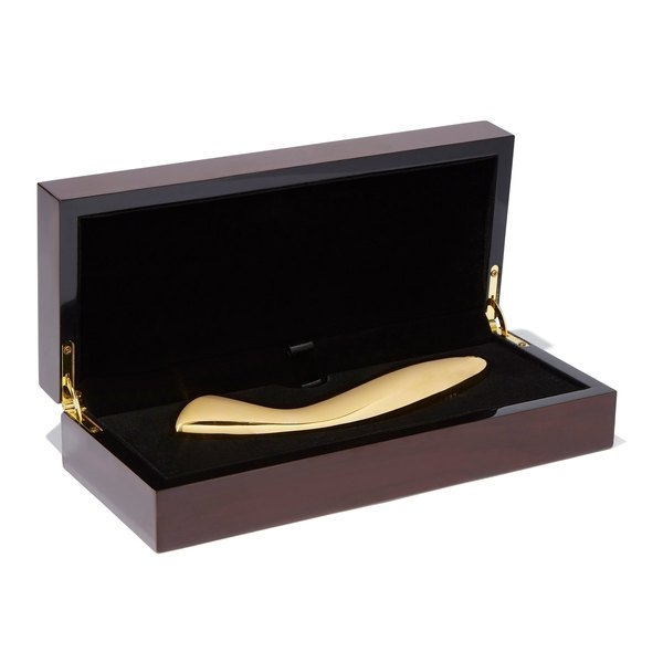 Свеча с запахом половых органов, спрей от вампиров и хлебная лампа: топ самых странных вещей из магазина Гвинет Пэлтроу