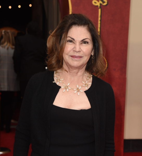 Кто сделал из Кэрри Брэдшоу и Уэнсдэй Аддамс икон стиля? 5 самых знаменитых художников по костюмам, работы которых вошли в историю моды