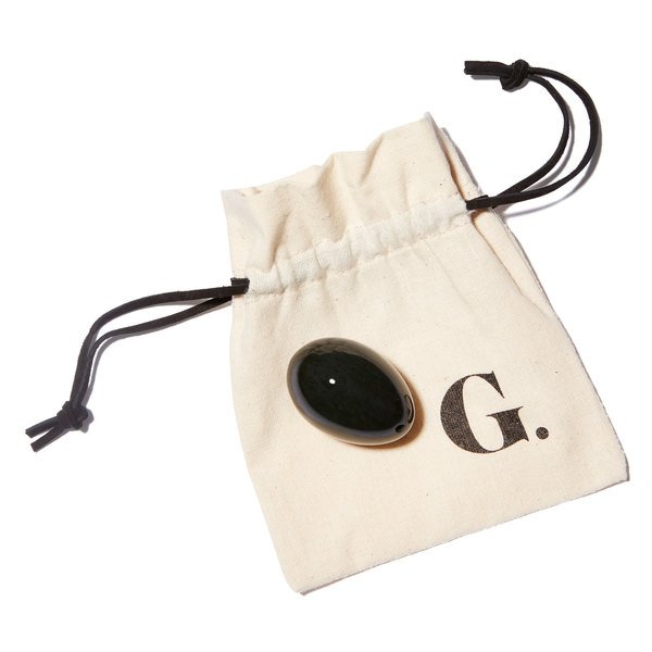 Свеча с запахом половых органов, спрей от вампиров и хлебная лампа: топ самых странных вещей из магазина Гвинет Пэлтроу