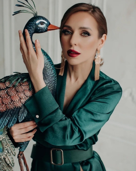 «Пятая работа - быть женщиной»: колумнист PEOPLETALK Наташа Мишина о том, сколько профессий у современной девушки «Пятая работа - быть женщиной»: колумнист PEOPLETALK Наташа Мишина о том, сколько профессий у современной девушки